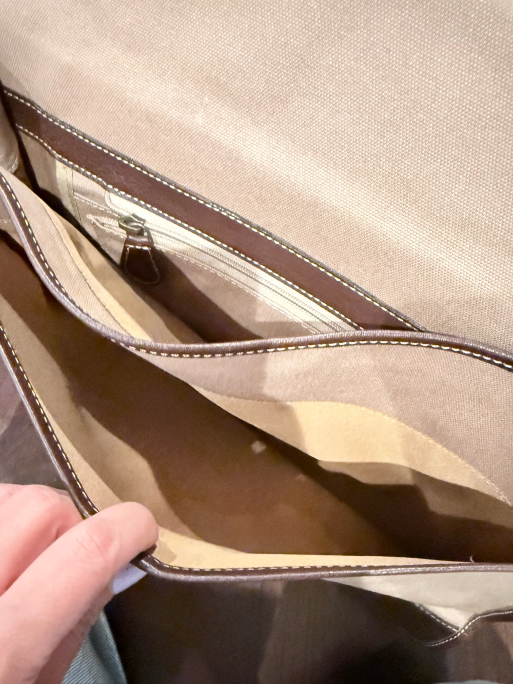 Tommy Bahama Brown Tan Crossbody Messenger Compartments Travel Bag - Picture 9 of 10